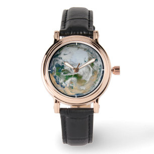 Die Erde mit der Arktis, Europa und Asien. Armbanduhr