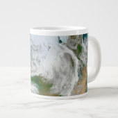 Die Erde mit der Arktis, Europa und Asien. Jumbo-Tasse (Vorderseite Rechts)