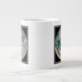 Die Erde mit der Arktis, Europa und Asien. Jumbo-Tasse (Vorderseite)