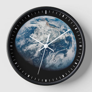 Die Erde wurde aus dem Aollo 8 Raumfahrzeug genomm Uhr