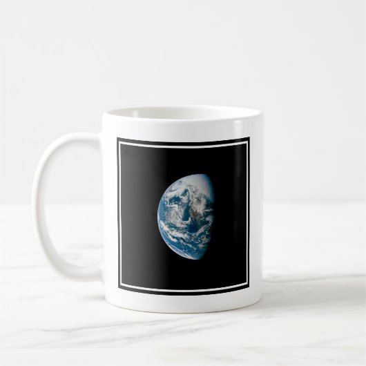 Die Erde wurde aus dem Apollo 13 Raumfahrzeug geno Kaffeetasse (Links)
