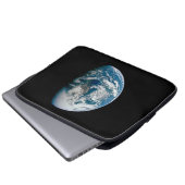 Die Erde wurde aus dem Apollo 13 Raumfahrzeug geno Laptopschutzhülle (Vorne Knopf)