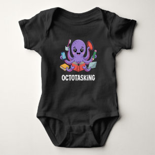 Die erstaunliche Kreatur im Multitasking-Modus Baby Strampler