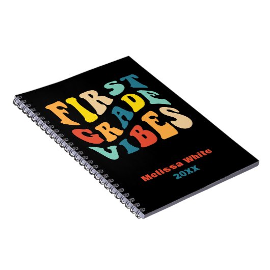 Die erste Klasse vibes zurück in die Schule Notizblock (Rechte Seite)