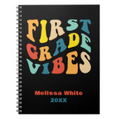Die erste Klasse vibes zurück in die Schule Notizblock (Vorderseite)