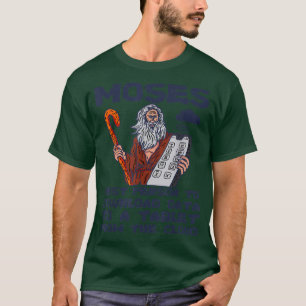 Die erste Person lädt Daten von einem Tablet aus T-Shirt
