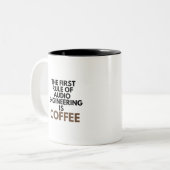 Die erste Regel der Audio Engineering ist Kaffee M Zweifarbige Tasse (Vorderseite Links)