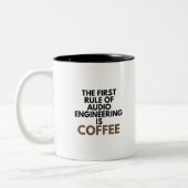 Die erste Regel der Audio Engineering ist Kaffee M Zweifarbige Tasse (Links)