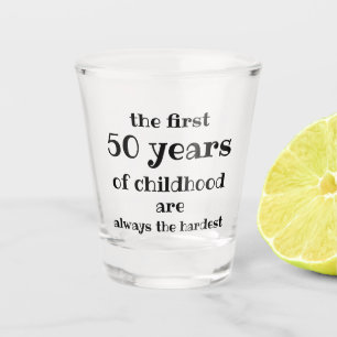 Die ersten 50 Jahre der Kindheit sind die schwerst Schnapsglas