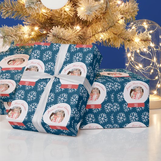 Die ersten Snowglobe-Schneeflocken des Babys Geschenkpapier (Feiertage)