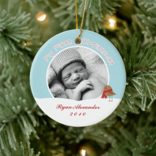 Die ersten Weihnachtsgeschmucke des Babys im Foto Keramik Ornament