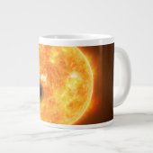 Die Exoplanet Wasp-107b ist ein Gasriese Jumbo-Tasse (Vorderseite Rechts)