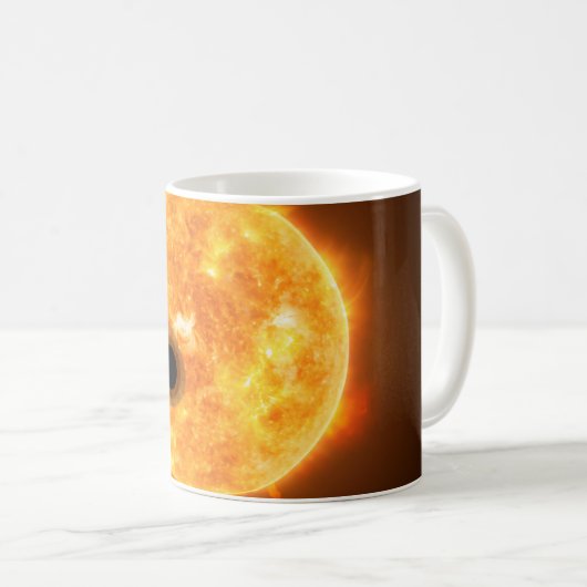 Die Exoplanet Wasp-107b ist ein Gasriese Kaffeetasse (VorderseiteRechts)