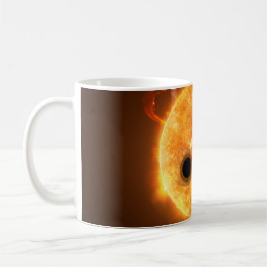 Die Exoplanet Wasp-107b ist ein Gasriese Kaffeetasse (Links)