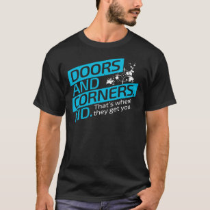 Die expansiven Türen und Ecken, die&x27;s, wo die T-Shirt