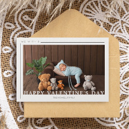 Die Familie des schlichten Neugeborenen Happy Vale