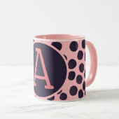 Die Farbe der Wasserfarbe rosa mit Monogramm Tasse (VorderseiteRechts)