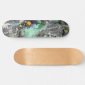 Die Farbe des Felsens, das minzgrün bis grau domin Skateboard (Horizontal)