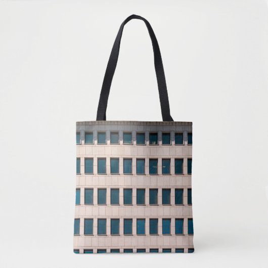 Die Fassade des modernen Gebäude mit rechteckigem Tasche (Vorderseite)