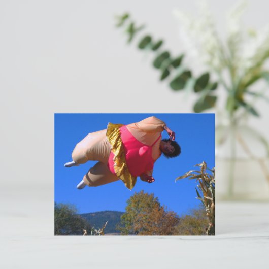 Die fette Lady Bounces Postkarte (Stehend Vorderseite)