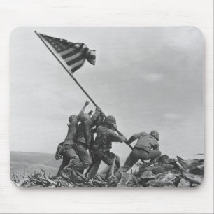 Die Flagge auf Iwo Jima hissen Mousepad