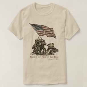 Die Flagge auf Iwo Jima hissen T-Shirt