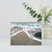 Die Flut, die Ashore über den Felsen spült Postkarte (Stehend Vorderseite)