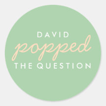 Die Frageopcorn-Begrüßungstafel-Aufkleber geklebt