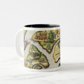 Die Franzosen kommen im königlichen Hafen an Zweifarbige Tasse (Vorderseite Links)