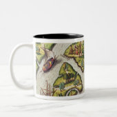 Die Franzosen kommen im königlichen Hafen an Zweifarbige Tasse (Links)