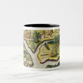 Die Franzosen kommen im königlichen Hafen an Zweifarbige Tasse (Mittel)