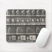 Die Frau, die einen Eimer Wasser wirft, überziehen Mousepad (Mit Mouse)