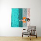 Die Frau liegt morgens neben dem Pool Wandteppich (Beispiel (Horizontal))