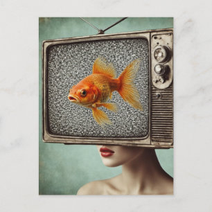 Die Frau mit einem Goldfisch-TV-Kopf Fantasy Postkarte
