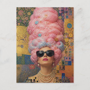 Die Frau mit Zuckerwatte-Haar Postkarte