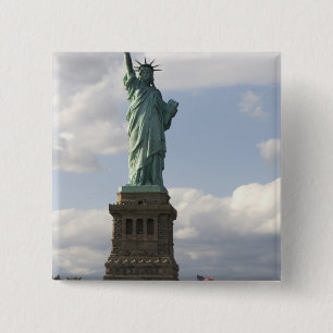 Die Freiheitsstatue auf Liberty Island in New Button