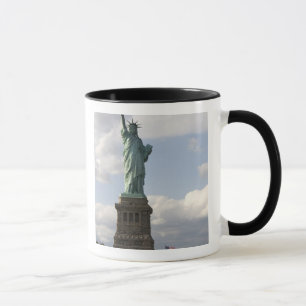 Die Freiheitsstatue auf Liberty Island in New Tasse