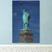 Die Freiheitsstatue auf Pedestal mit blauem Himmel Leinwanddruck (Insitu (Holzboden))