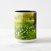 Die Freuden des Frühlings Zweifarbige Tasse (Mittel)
