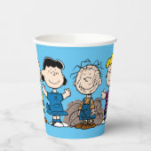 Die Freunde von Erdnüssen in einer Reihe Pappbecher (Links)