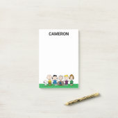 Die Freunde von Erdnüssen in einer Reihe Post-it Klebezettel (Auf Schreibtisch)