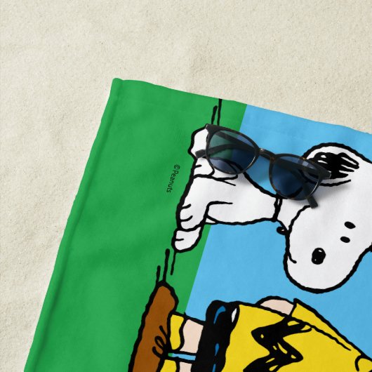 Die Freunde von Erdnüssen in einer Reihe Strandtuch (Beispiel)