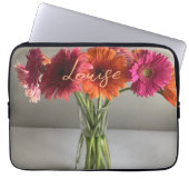 Die fröhliche Gerbera Blume + Individuelle Name Laptopschutzhülle (Vorderseite)