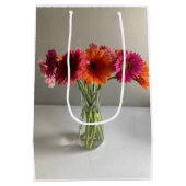 Die fröhliche Gerbera Blume + Individuelle Name Mittlere Geschenktüte (Rückseite)