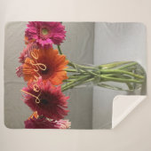 Die fröhliche Gerbera Blume + Individuelle Name Sherpadecke (Vorderseite (Horizontal))