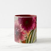 Die fröhliche Gerbera Blume + Individuelle Name Zweifarbige Tasse (Mittel)