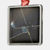 Die fünf THEMIS-Raumsonden im Orbit Silbernes Ornament (Links)