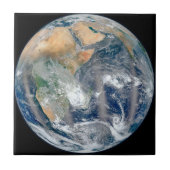 Die ganze Erde, die die östliche Hemisphäre zeigt. Fliese (Vorderseite)