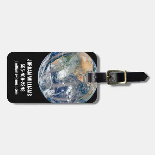 Die ganze Erde, die die östliche Hemisphäre zeigt. Gepäckanhänger (Vorderseite horizontal)