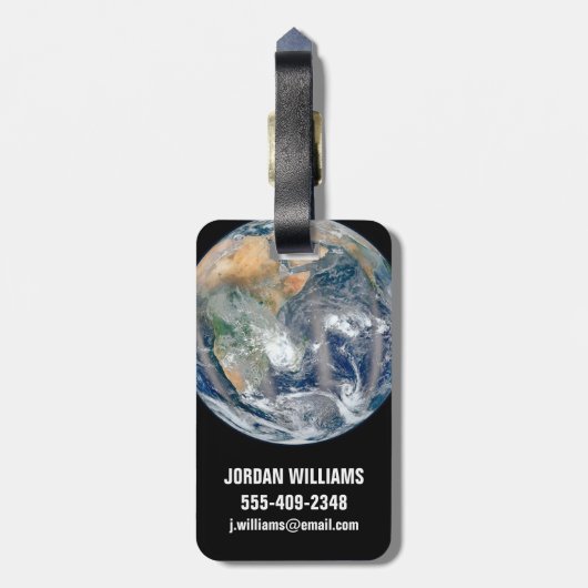 Die ganze Erde, die die östliche Hemisphäre zeigt. Gepäckanhänger (Rückseite vertikal)